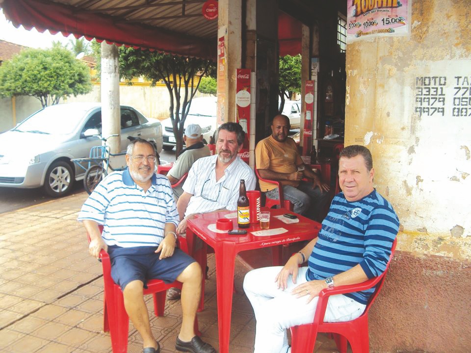 Gente positiva é a que cai, levanta, sacode a poeira, sorri para a